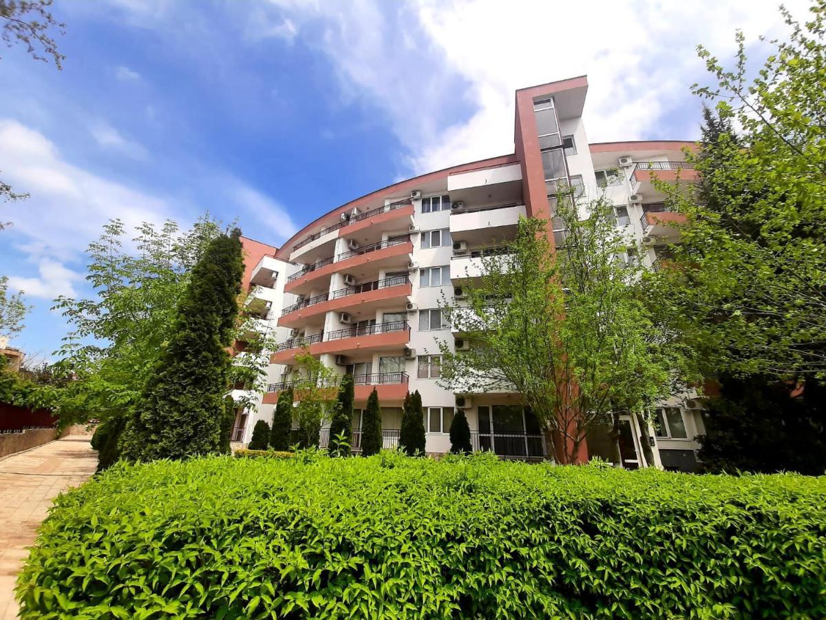 Riviera Fort Beach Apartments By Kalina Resort, 라브다 외부 사진